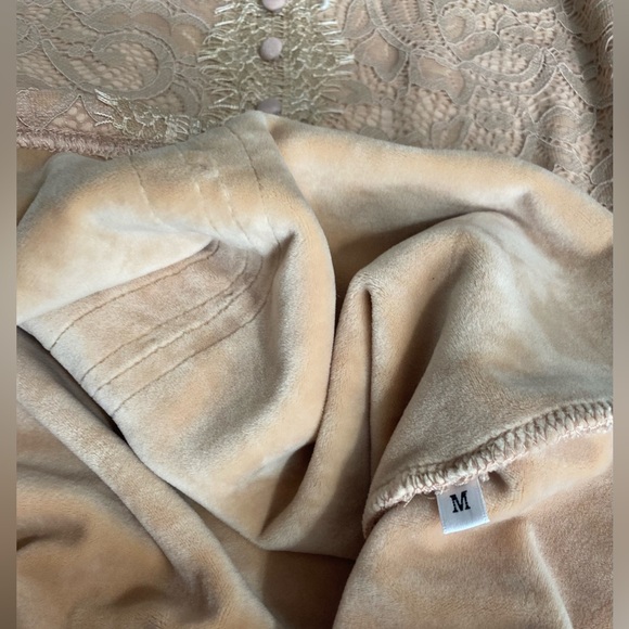 Veinfuns lace overlay long sleeve blouse/ top. Size M - Picture 8 of 10